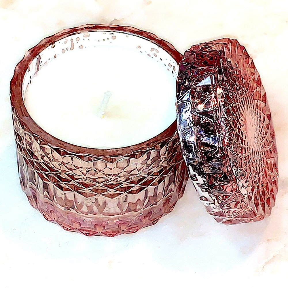 LEOBEN CO CANDLE FROSTED PETALS  1 WICK 6.oz NEW VEGAN SOY WAX BLEND